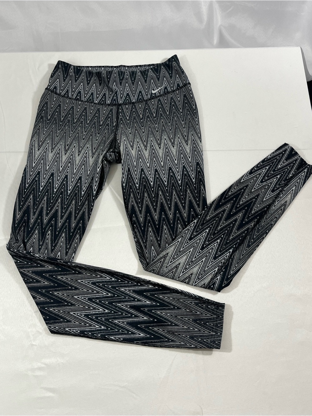 Nike Legend Dri-fit Zigzag Athletic Leggings Black & White